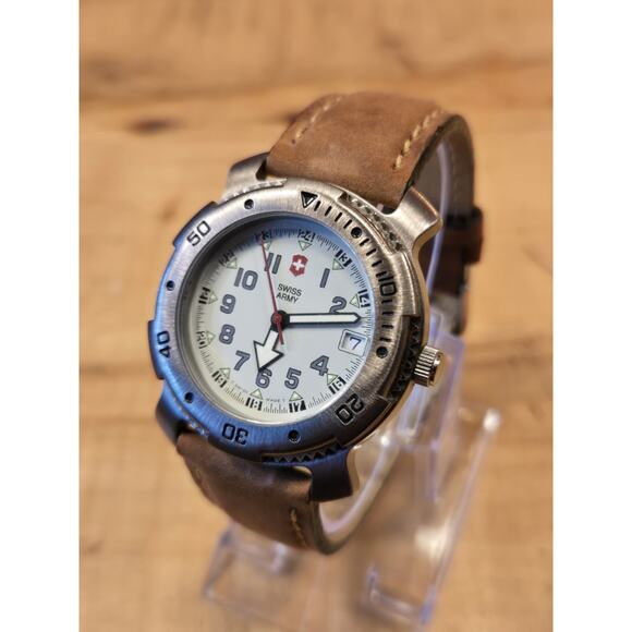 NOS Vintage Swiss Army Ladies' Date Dial Brown Leather Band Watch. Unworn. - Picture 2 of 11